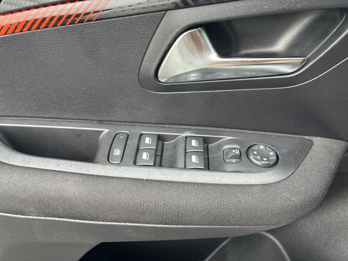 Peugeot 208 PureTech 100 S&S BVM6 Active