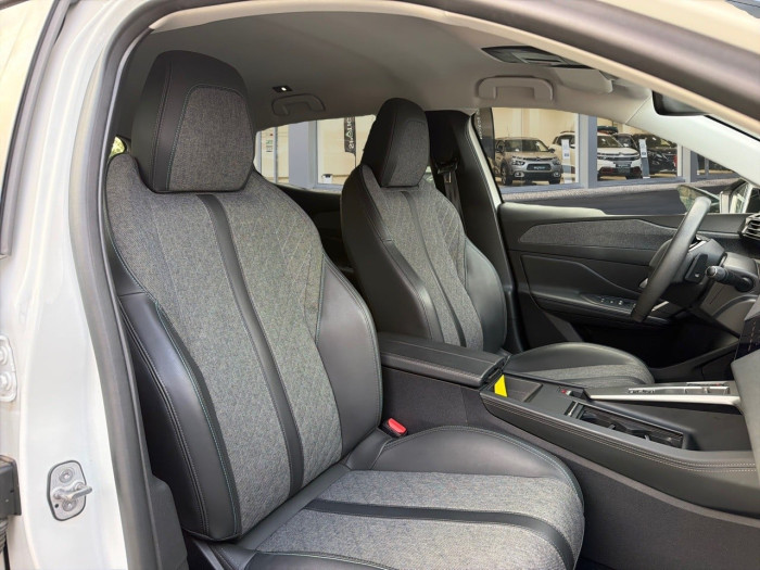Peugeot 408 PHEV 225 e-EAT8 Allure Pack