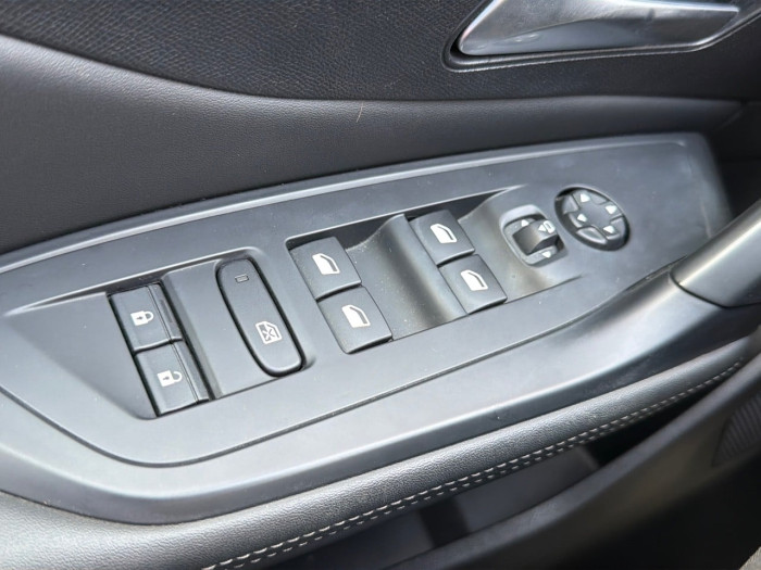 Peugeot 408 PHEV 225 e-EAT8 Allure Pack