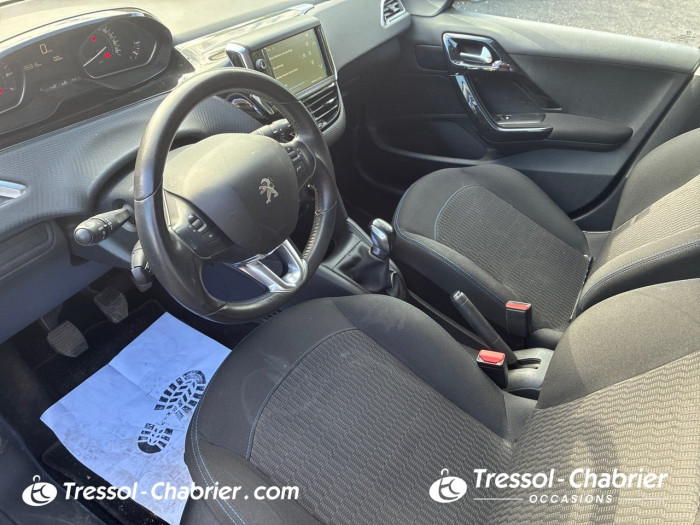 Peugeot 208 PureTech 82ch S&S BVM5 Signature