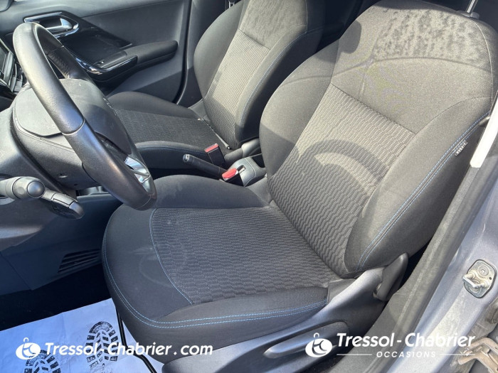 Peugeot 208 PureTech 82ch S&S BVM5 Signature