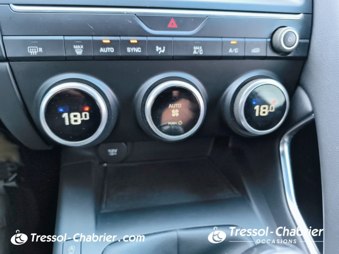 Jaguar E-PACE 2.0 D - 150 ch 2WD BVM R-Dynamic