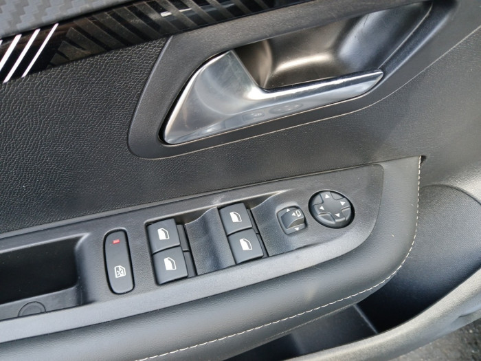 Peugeot 208 100 S&S BVM6 Allure