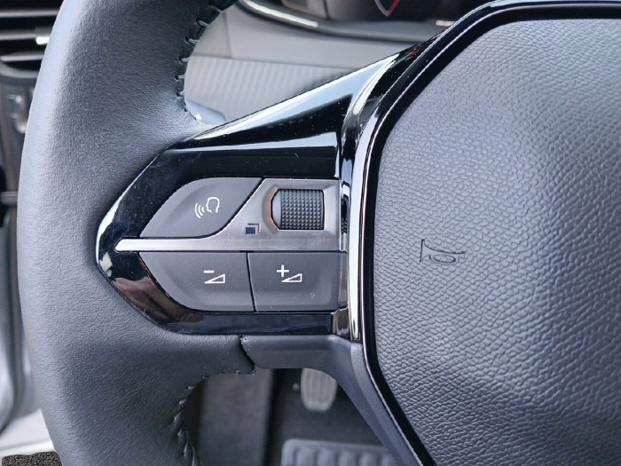 Peugeot 208 100 S&S BVM6 Allure