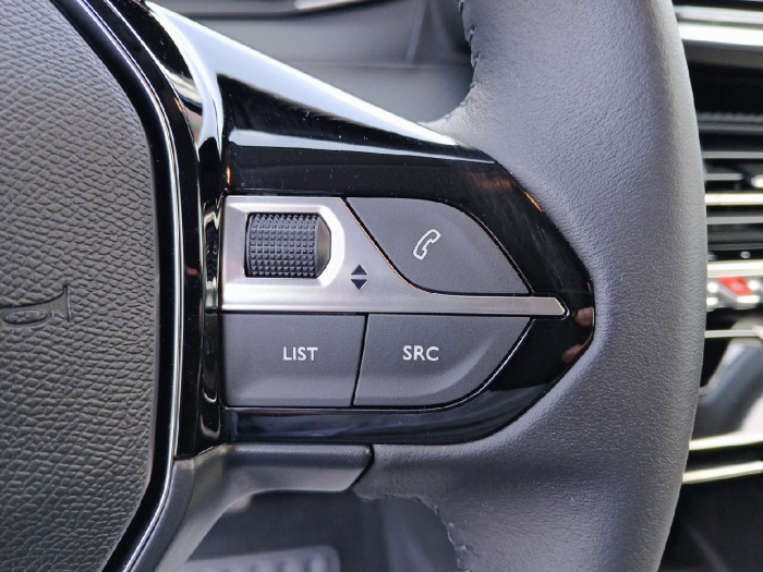 Peugeot 208 100 S&S BVM6 Allure
