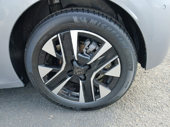 Peugeot 208 100 S&S BVM6 Allure