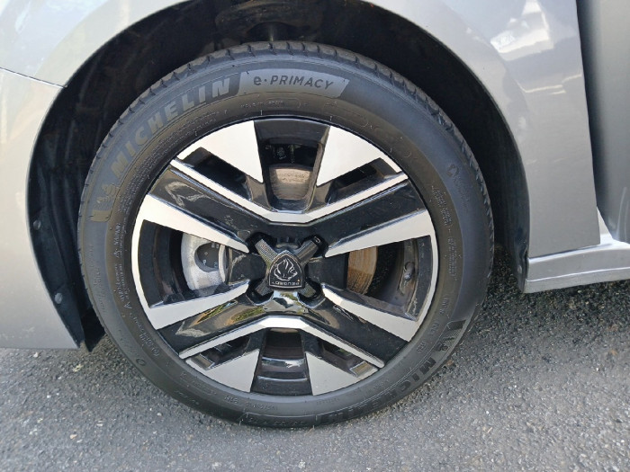 Peugeot 208 100 S&S BVM6 Allure