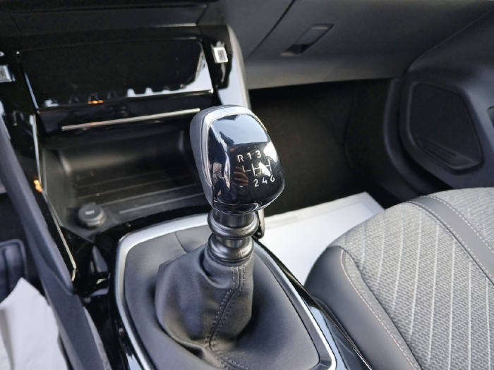 Peugeot 208 100 S&S BVM6 Allure