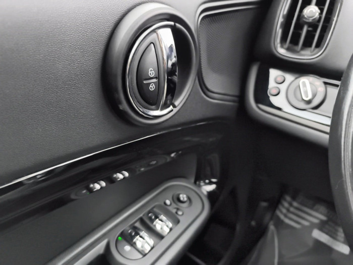 MINI COUNTRYMAN F60 LCI 150 ch Cooper D Classic