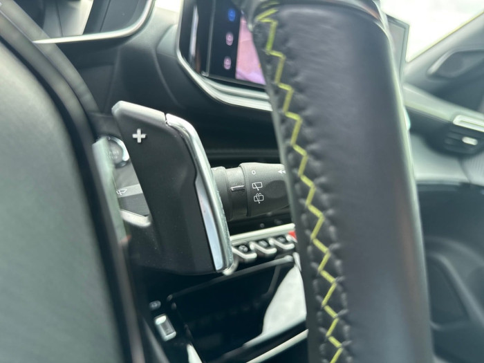 Peugeot 2008 PureTech 130 S&S EAT8 GT