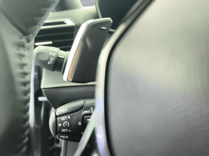 Peugeot 2008 Nouveau Hybrid 145 e-DCS6 Allure
