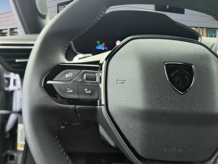Peugeot 2008 Nouveau Hybrid 145 e-DCS6 Allure