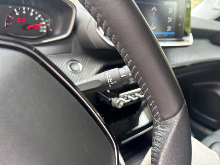 Peugeot 2008 PureTech 100 S&S BVM6 Allure