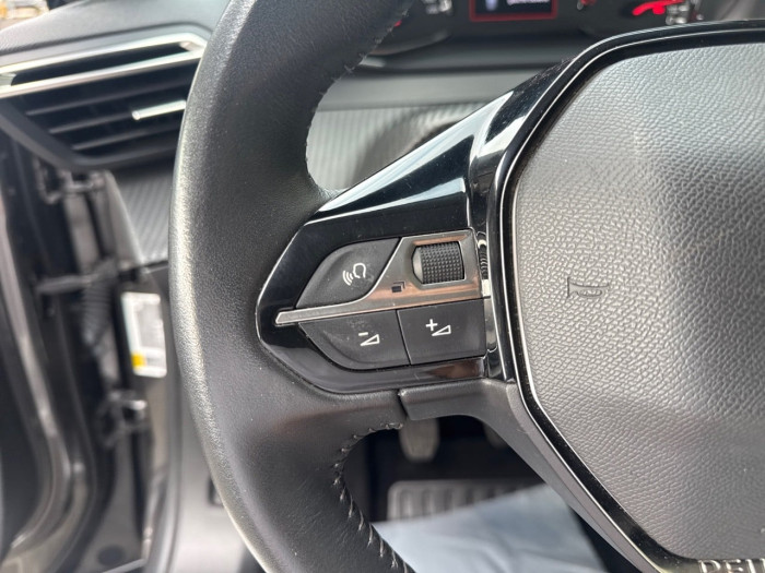 Peugeot 2008 PureTech 100 S&S BVM6 Allure