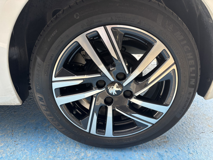 Peugeot 208 PureTech 100 S&S BVM6 Style