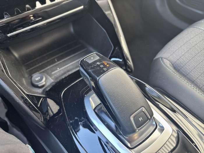 Peugeot 2008 PureTech 130 S&S EAT8 Allure