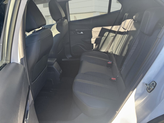 Peugeot 2008 PureTech 130 S&S EAT8 Allure