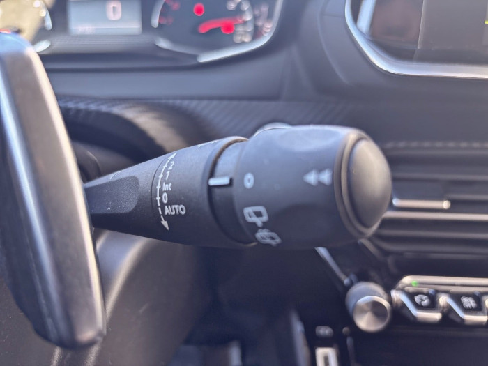 Peugeot 2008 PureTech 130 S&S EAT8 Allure