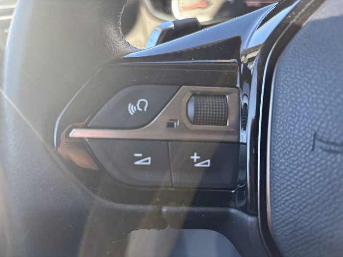 Peugeot 2008 PureTech 130 S&S EAT8 Allure