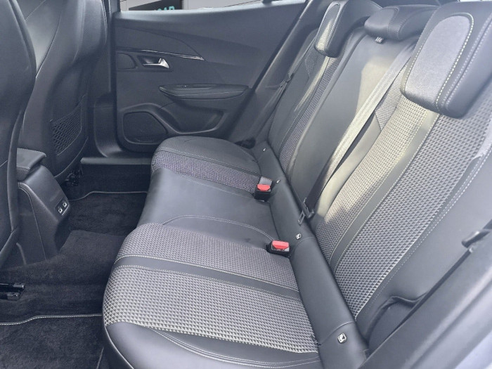 Peugeot 2008 PureTech 130 S&S EAT8 GT