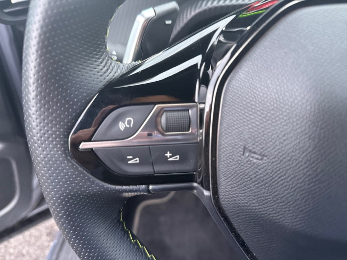 Peugeot 2008 PureTech 130 S&S EAT8 GT