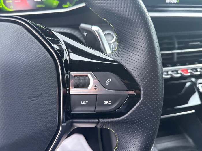 Peugeot 2008 PureTech 130 S&S EAT8 GT