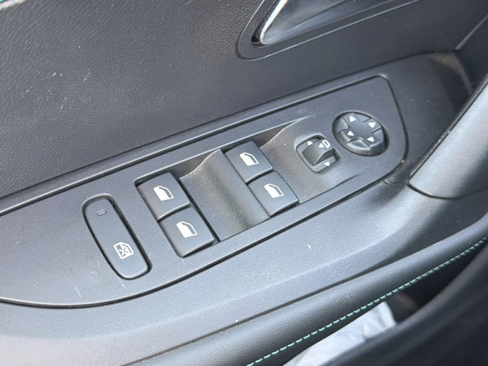 Peugeot 2008 PureTech 130 S&S EAT8 Allure