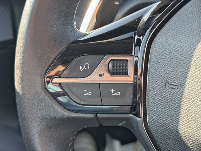 Peugeot 2008 PureTech 130 S&S EAT8 Allure