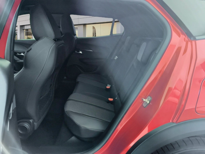 Peugeot 2008 PureTech 130 S&S EAT8 GT