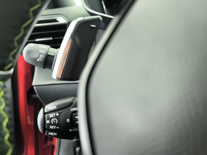 Peugeot 2008 PureTech 130 S&S EAT8 GT