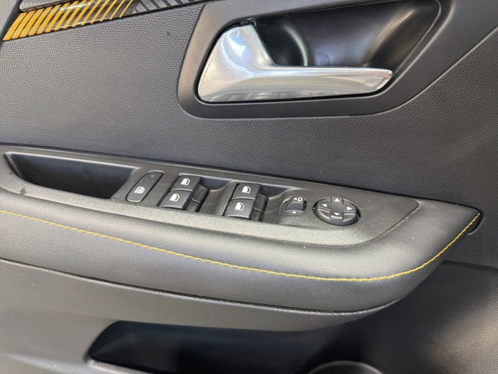 Peugeot 208 PureTech 100 S&S BVM6 Roadtrip
