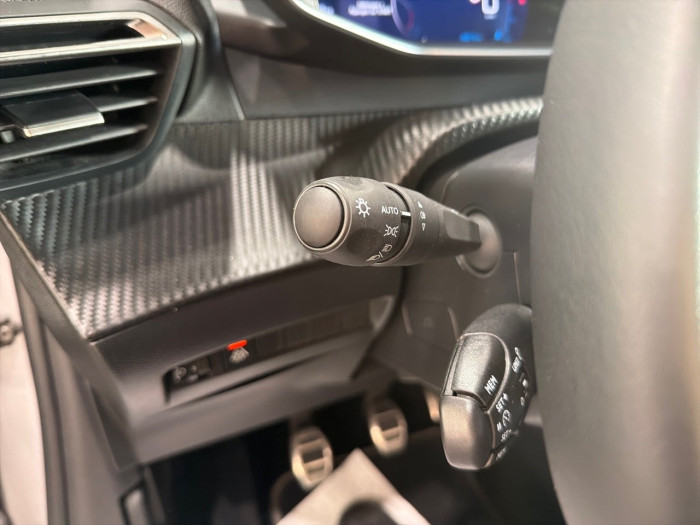 Peugeot 208 PureTech 100 S&S BVM6 Roadtrip