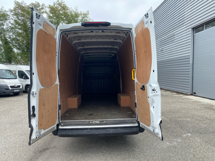 IVECO Daily 35S Fg 35S18H V16