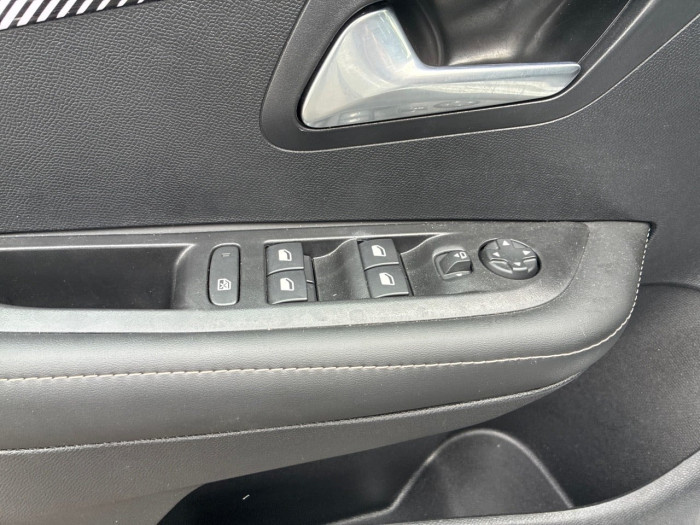 Peugeot 208 100 S&S BVM6 Allure