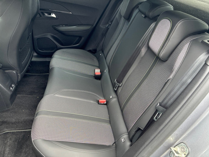 Peugeot 2008 PureTech 130 S&S EAT8 GT