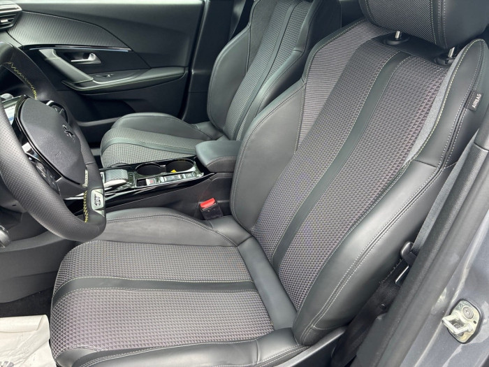 Peugeot 2008 PureTech 130 S&S EAT8 GT