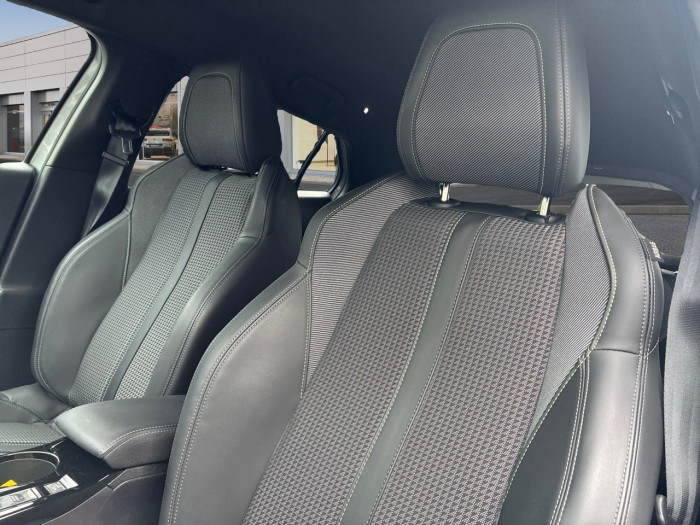 Peugeot 2008 PureTech 130 S&S EAT8 GT
