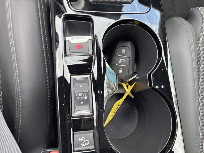 Peugeot 2008 PureTech 130 S&S EAT8 GT