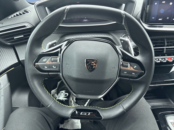 Peugeot 2008 PureTech 130 S&S EAT8 GT