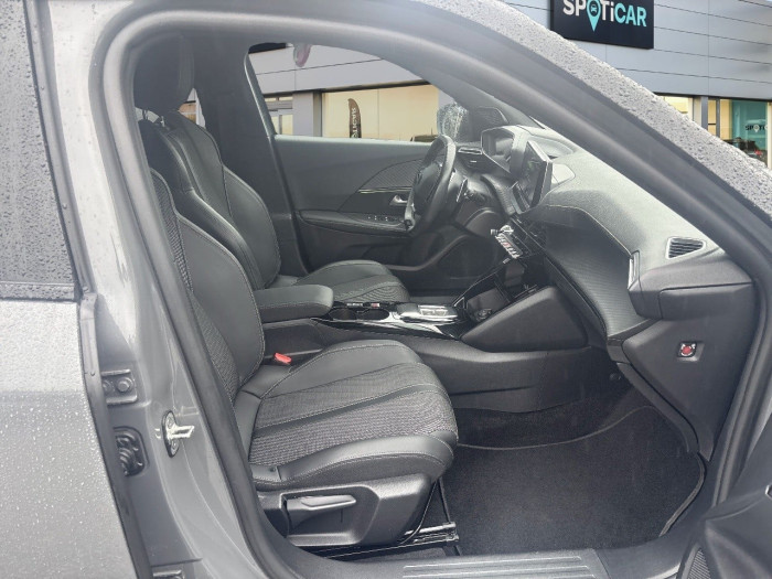 Peugeot 2008 PureTech 130 S&S EAT8 GT