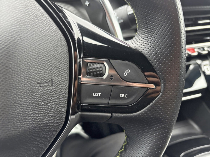 Peugeot 2008 PureTech 130 S&S EAT8 GT