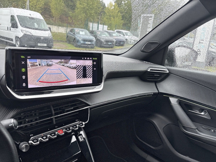 Peugeot 2008 PureTech 130 S&S EAT8 GT