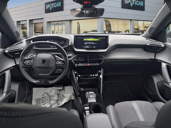 Peugeot 2008 PureTech 130 S&S EAT8 GT