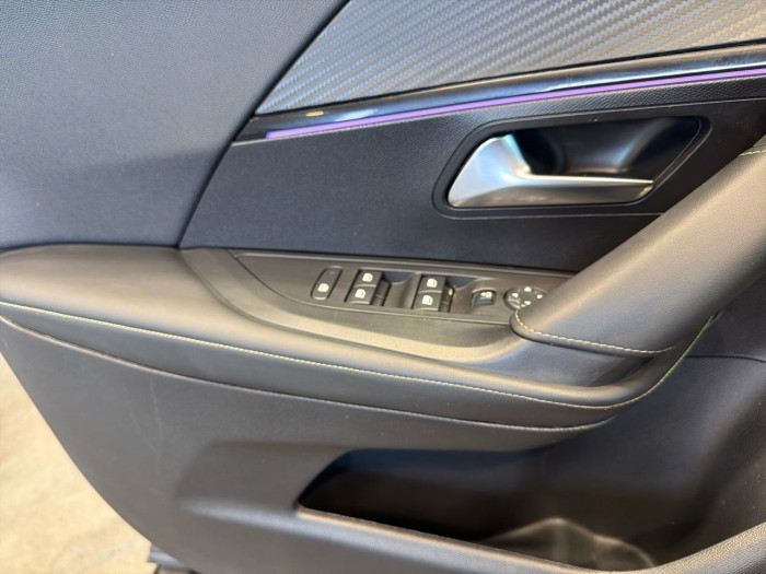 Peugeot 2008 PureTech 130 S&S EAT8 GT