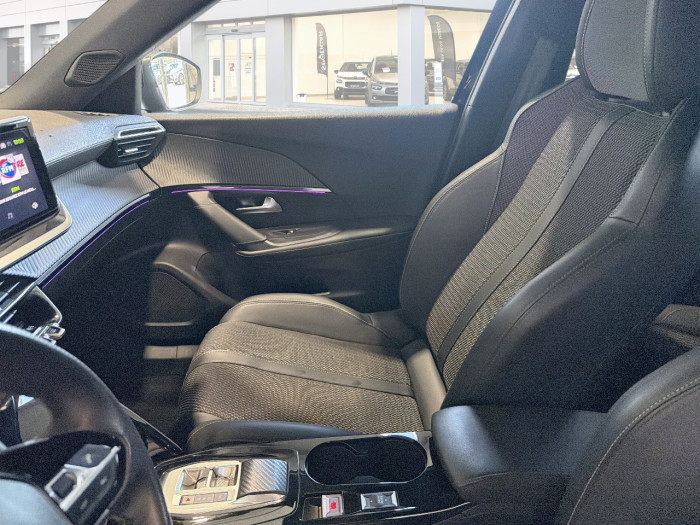 Peugeot 2008 PureTech 130 S&S EAT8 GT