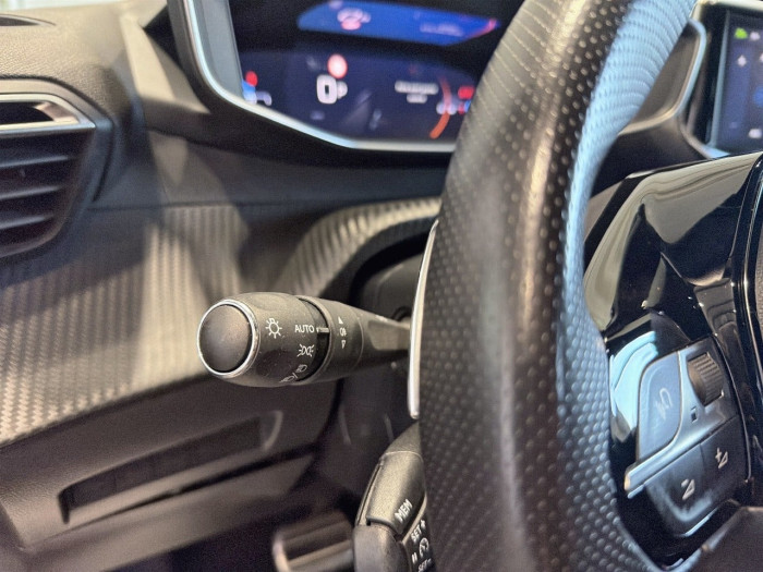 Peugeot 2008 PureTech 130 S&S EAT8 GT