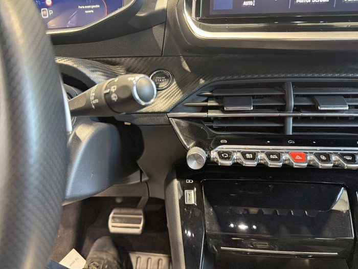Peugeot 2008 PureTech 130 S&S EAT8 GT