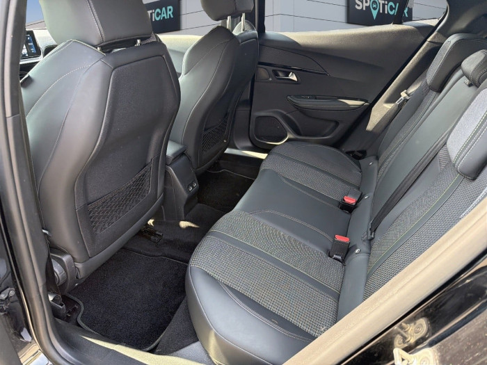 Peugeot 2008 PureTech 155 S&S EAT8 GT