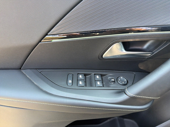 Peugeot 2008 PureTech 155 S&S EAT8 GT