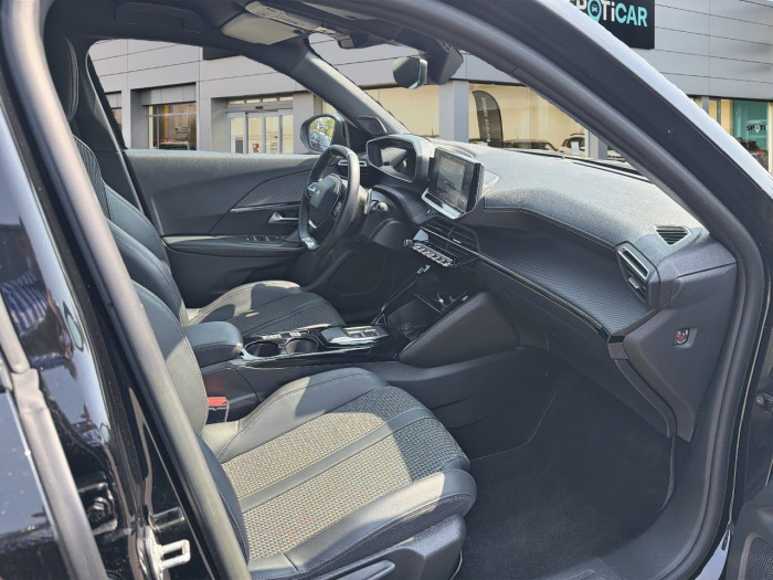 Peugeot 2008 PureTech 155 S&S EAT8 GT